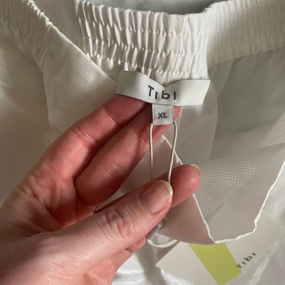 NWT Tibi Crispy Nylon Shorts with Snaps size XL - Picture 7 of 8